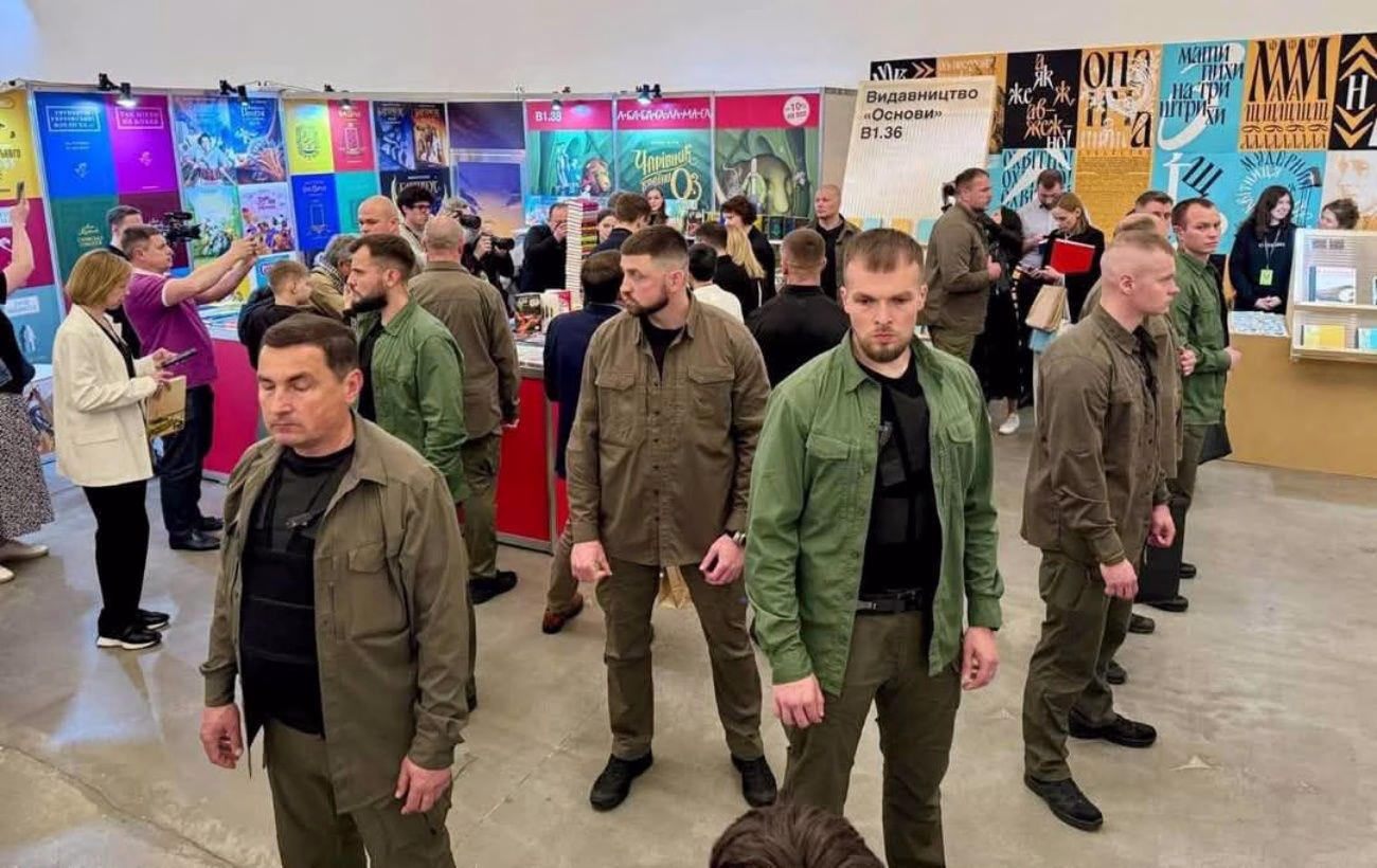 Зеленський відвідав "Книжковий Арсенал" з підвищеними заходами безпеки: причина від УДО