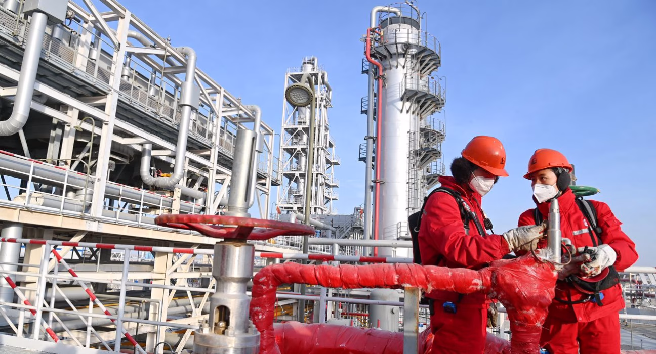 Китай оголошує про закриття ключового НПЗ, що співпрацює з російськими постачаннями нафти - Reuters