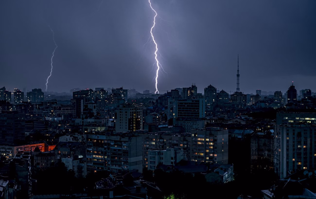 Жителів Києва попередили про несприятливі погодні умови: контакти служб в екстрених ситуаціях