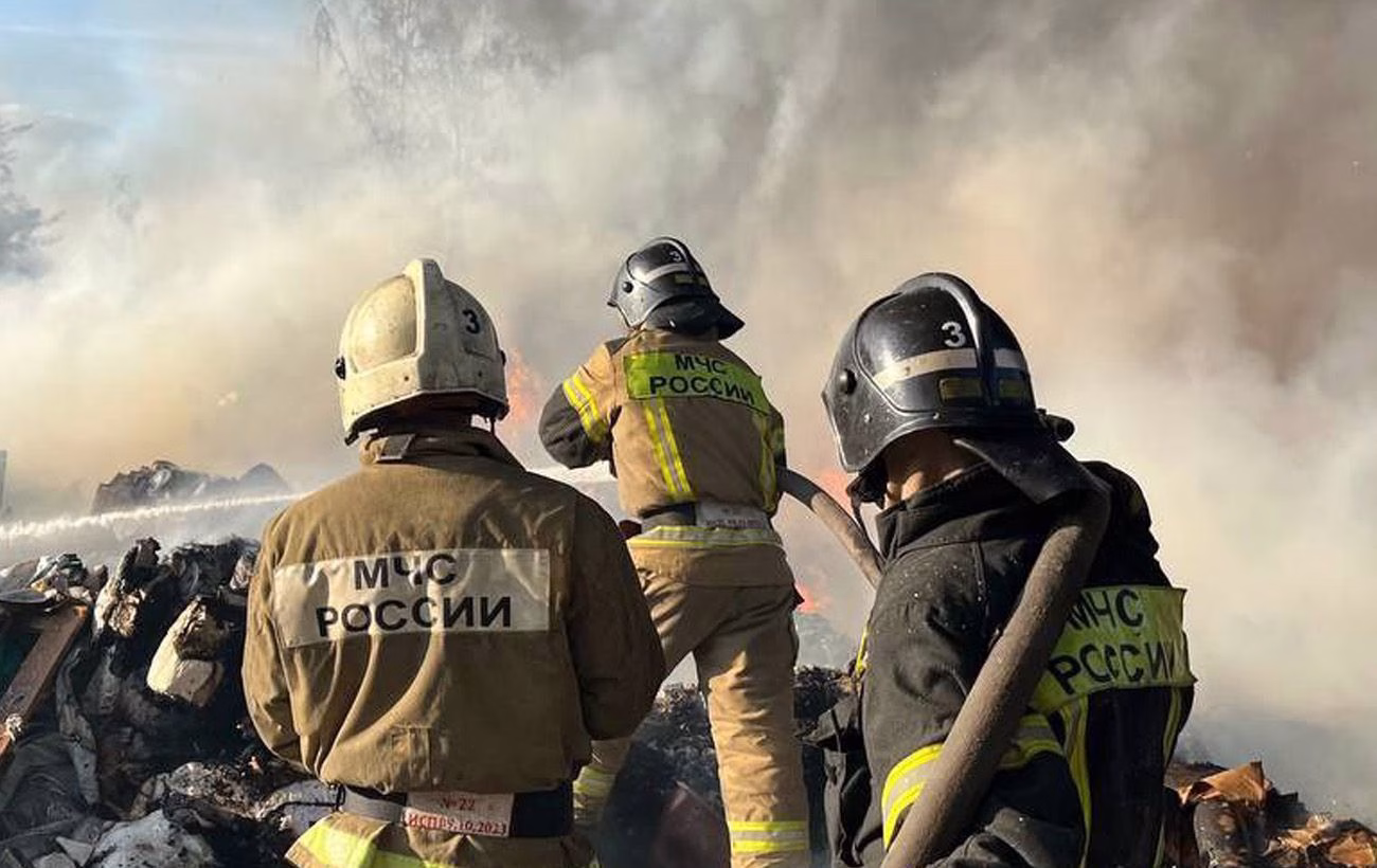 Масштабна пожежа спалахує в Казані: екстрені служби Росії на місці подій