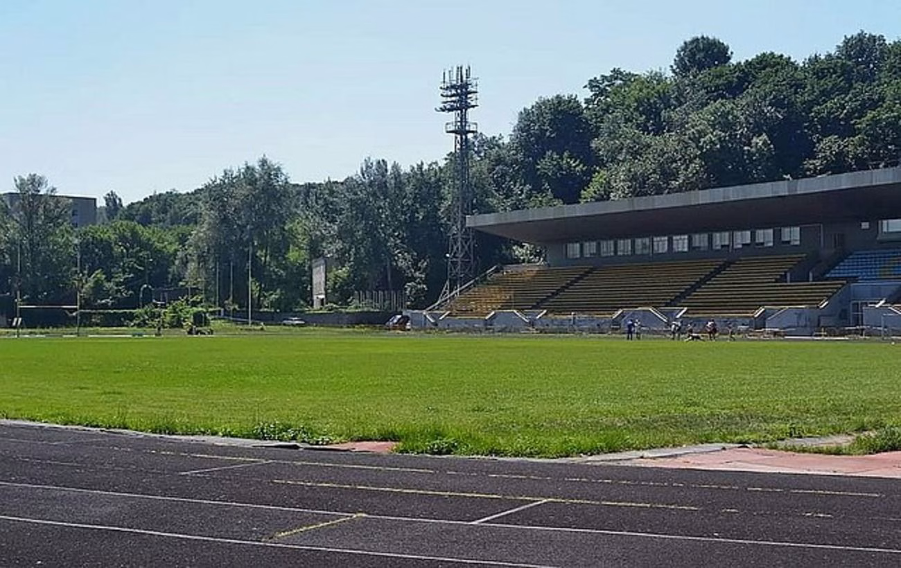 У Києві після атаки постраждав стадіон «Спартак»: фото наслідків нападу