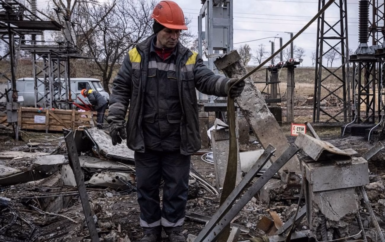 Протягом дня ДТЕК відновив електропостачання для 26 тисяч будинків, які залишилися без світла через обстріли.