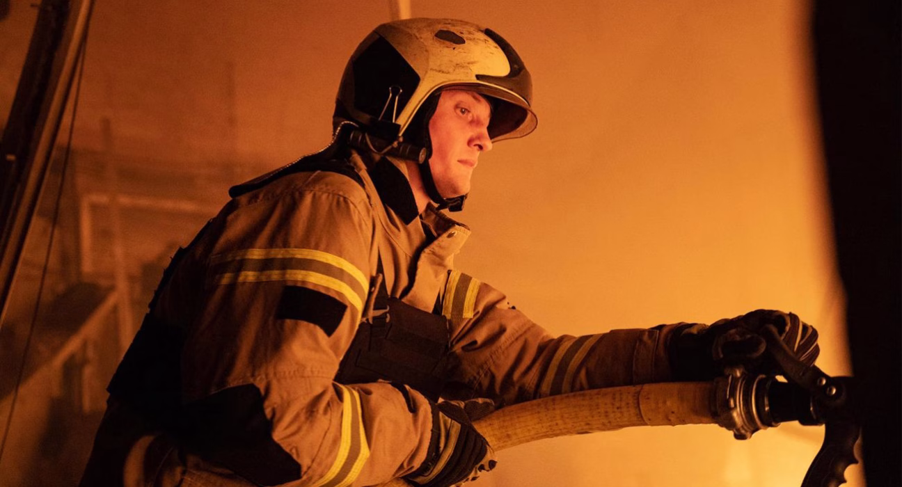 Росія атакувала Херсон: постраждали дві жінки внаслідок обстрілу.