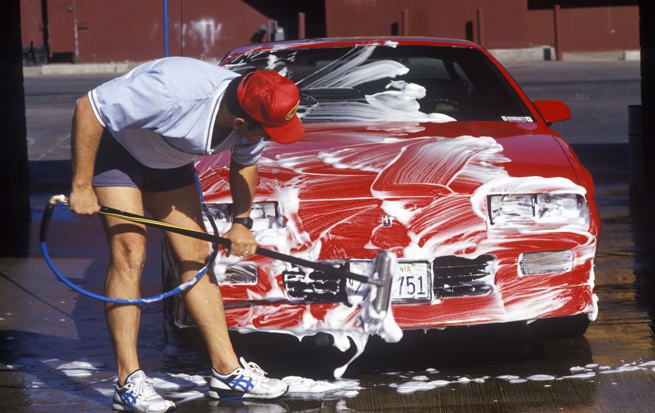 Ефективні та безпечні методи видалення бітуму з авто без необхідності полірування