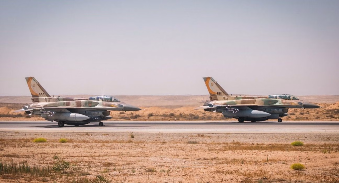 Ізраїль оголосив про масштабну атаку на іранські військові об'єкти: удари по ППО та стратегічним цілям.