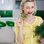 Аксесуари, які перетворять ваш стиль на літо 2025: гра об’єму, ексцентричні акценти та морські мотиви