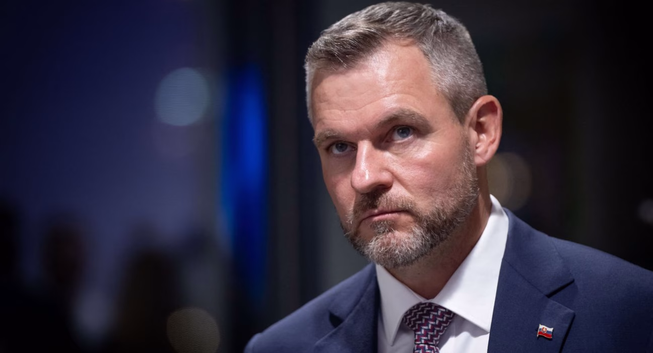 Повторна подорож: президент Словаччини оголосив про візит до Києва після зимової відмови.