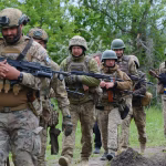 Від пляшки до окопів: як у Росії залучають маргіналів на війну (фото, відео)