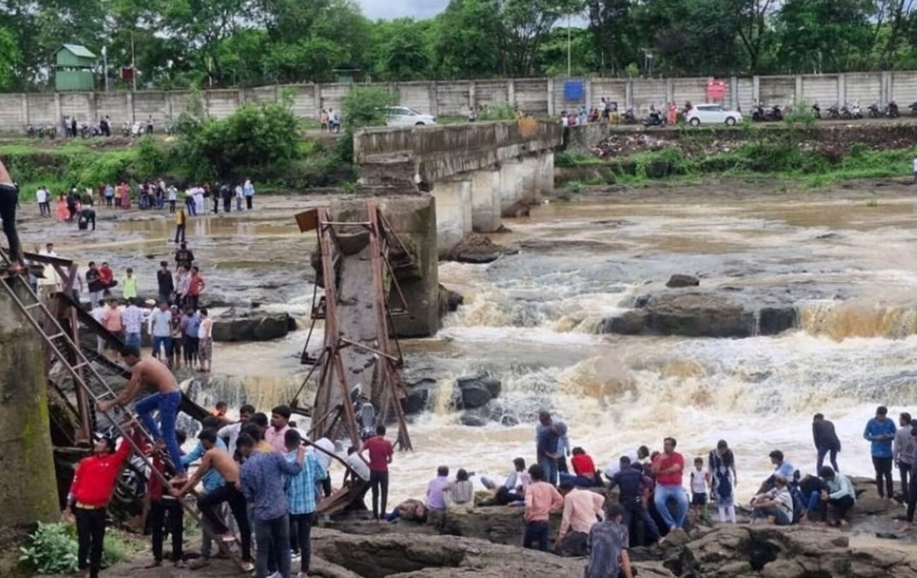 Залізничний міст обвалився в індійському туристичному регіоні: багато жертв і постраждалих.