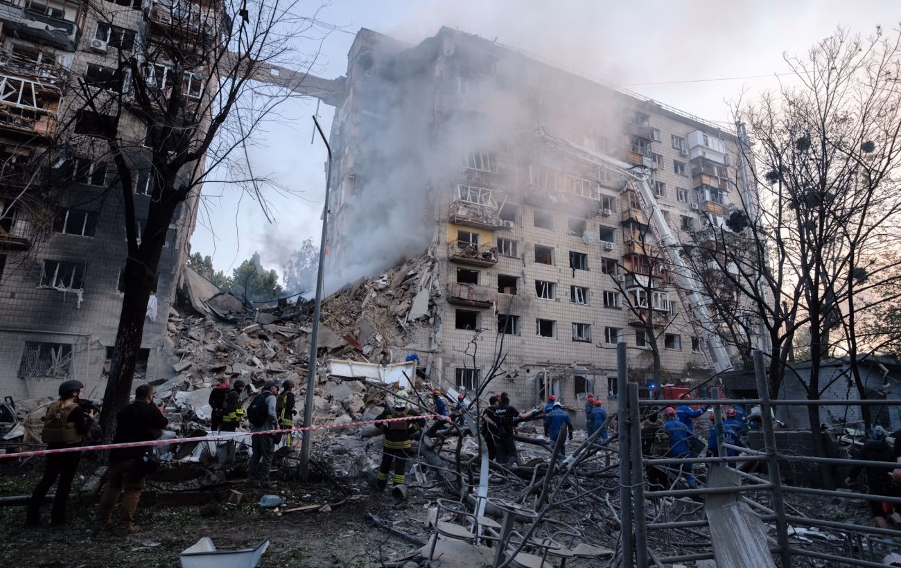 Балістичне влучення: трансформація будівлі в Солом'янському районі Києва після атаки