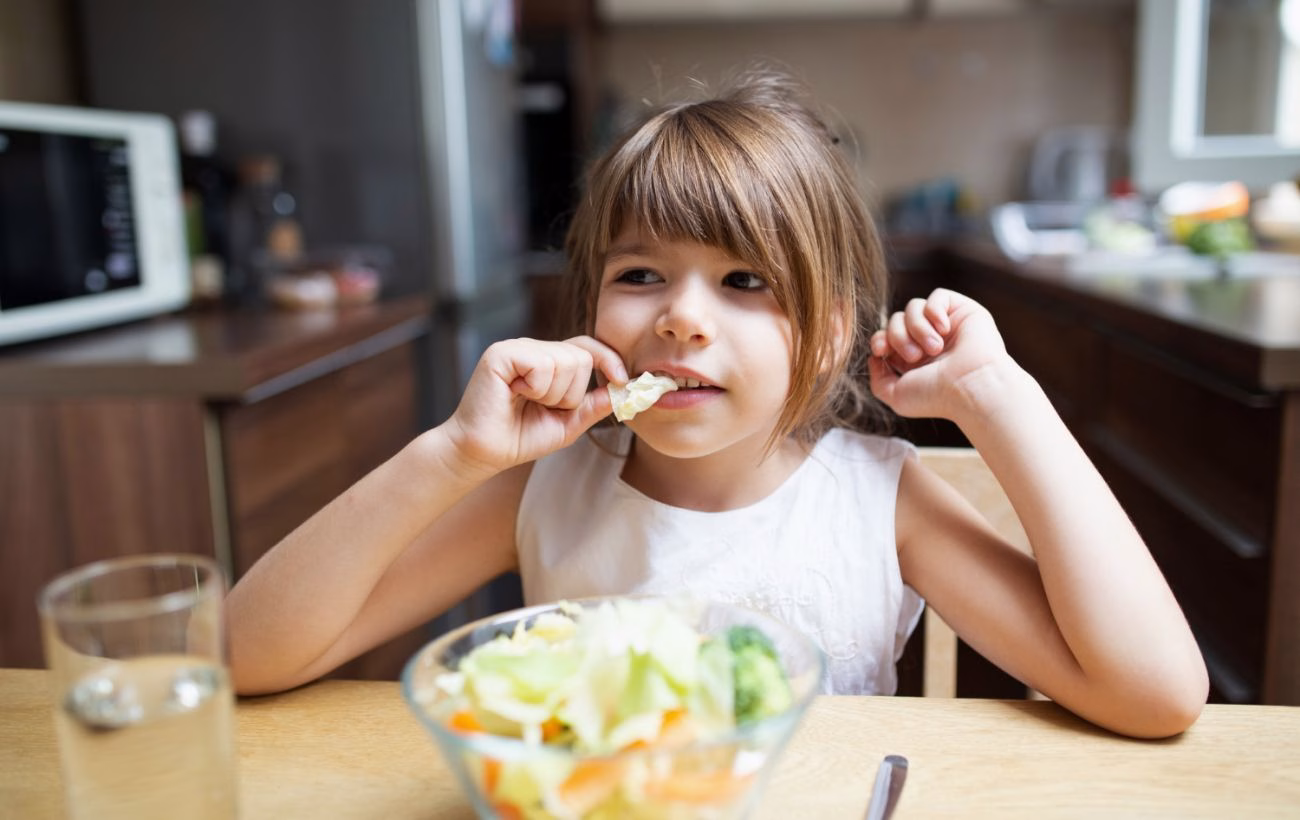 Три поширених хибних уявлення про дитяче харчування, які продовжують вводити батьків в оману і шкодити здоров'ю дітей