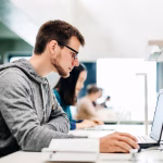 Володимир Зеленський про масовану атаку РФ: понад 470 цілей обрушилися на Київ в одному з найжахливіших ударів.