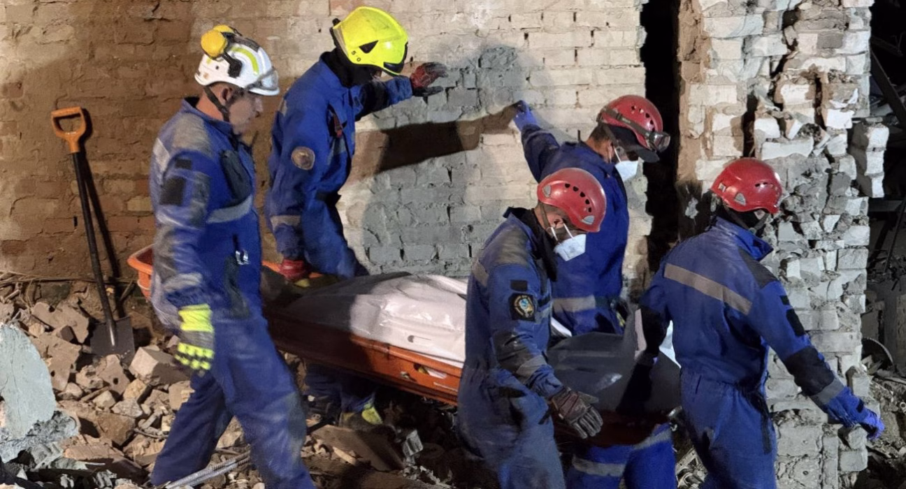 Нічна агресія над Києвом: під завалами виявлено тіла трьох нових жертв.