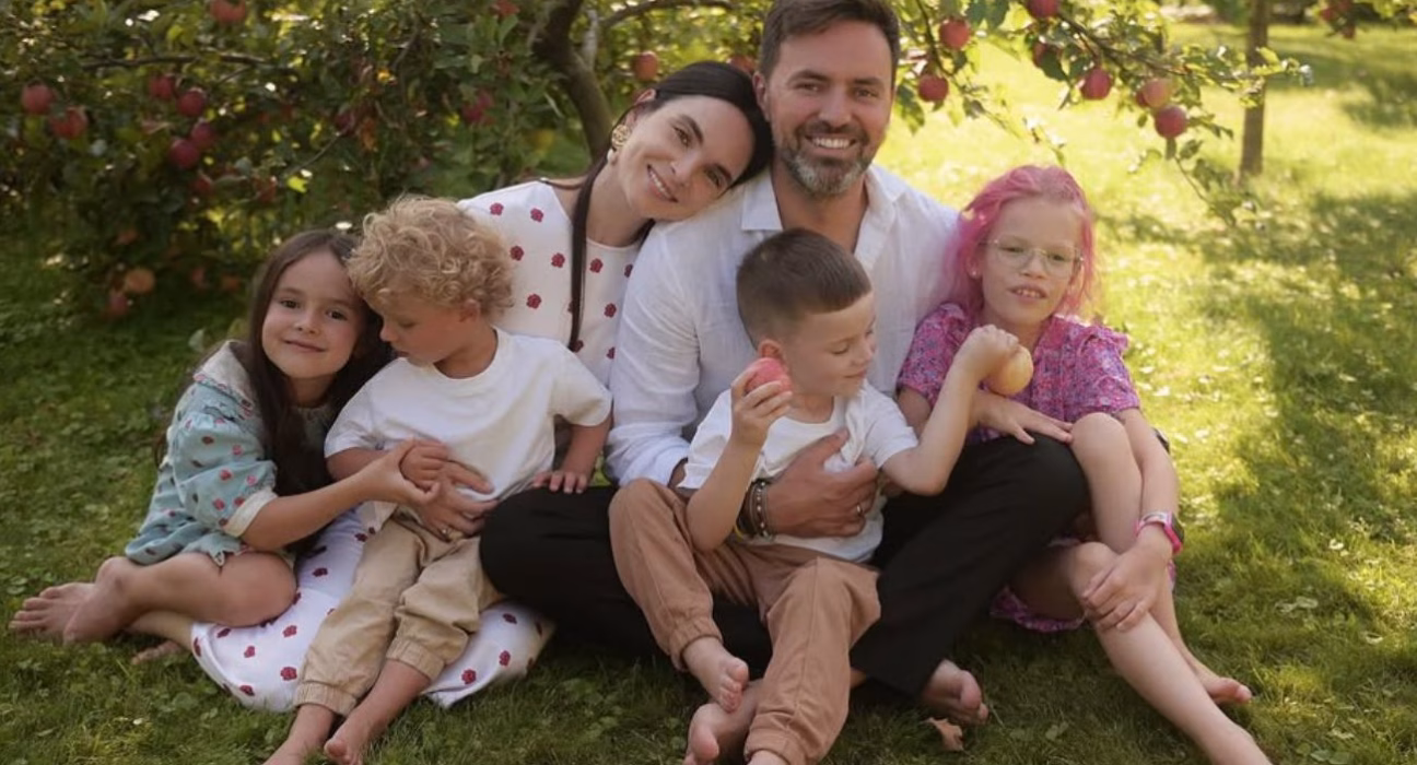 Тімур Мірошніченко та його дружина зворушливо відзначили 7-річчя доньки рідкісними фотографіями