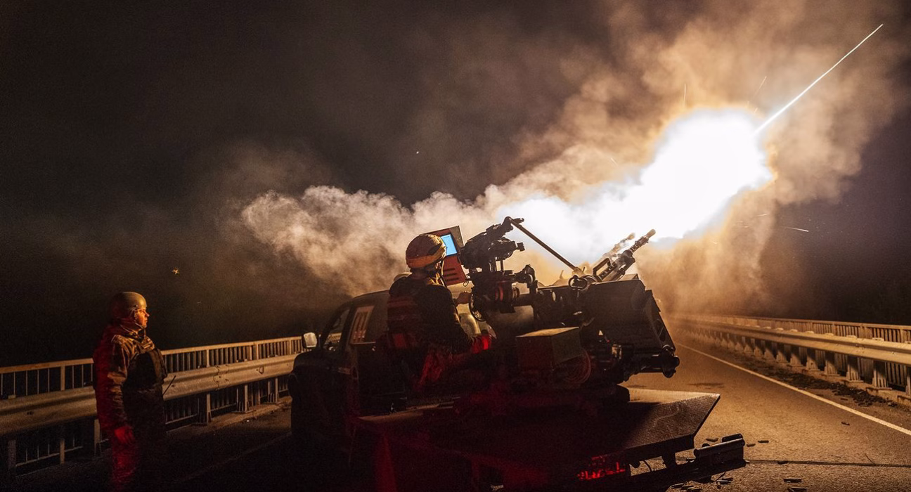 Атака 'Шахедами': карта повітряних тривог і загроз для України