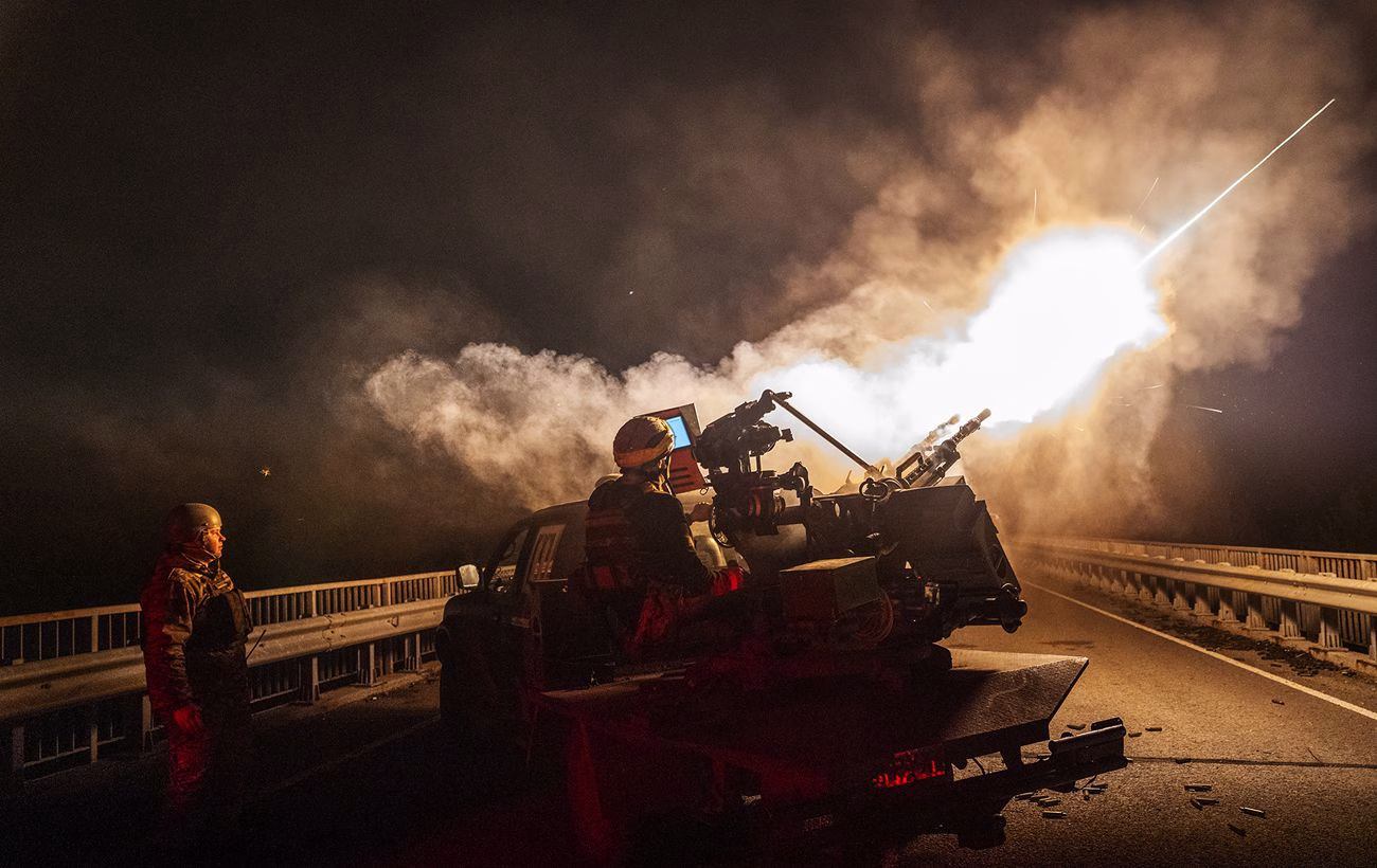 Атака 'Шахедами': карта повітряних тривог і загроз для України