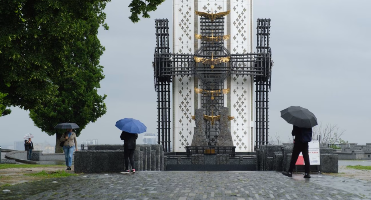 Похолодання та вітряні сюрпризи: прогноз погоди для України на сьогодні