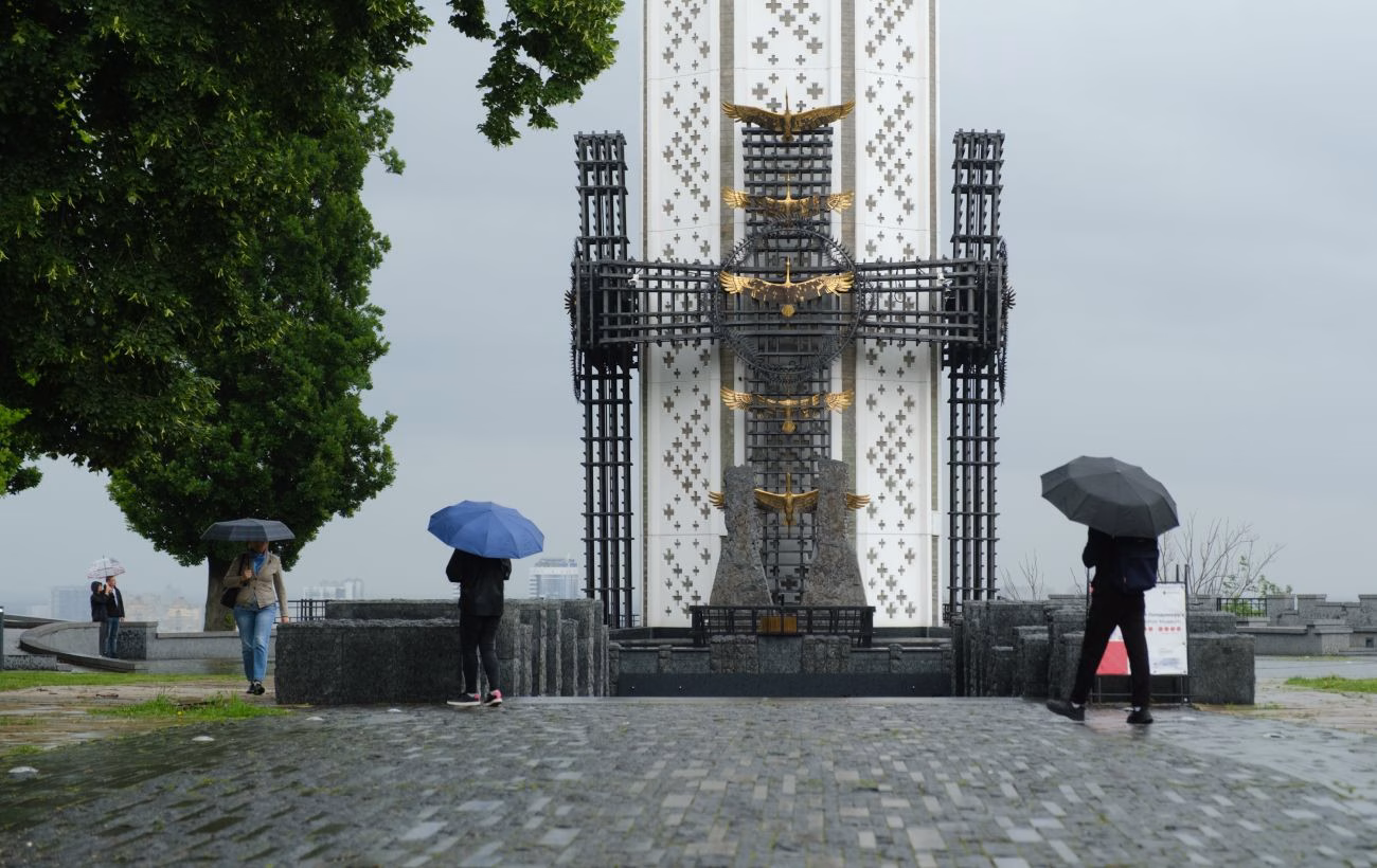 Похолодання та вітряні сюрпризи: прогноз погоди для України на сьогодні