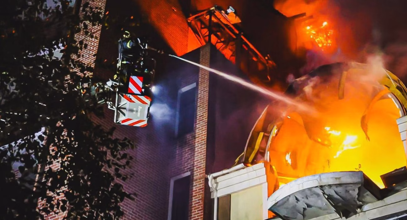 Атака РФ "Шахедами" на Харків та околиці: пошкоджені житлові будівлі та машини