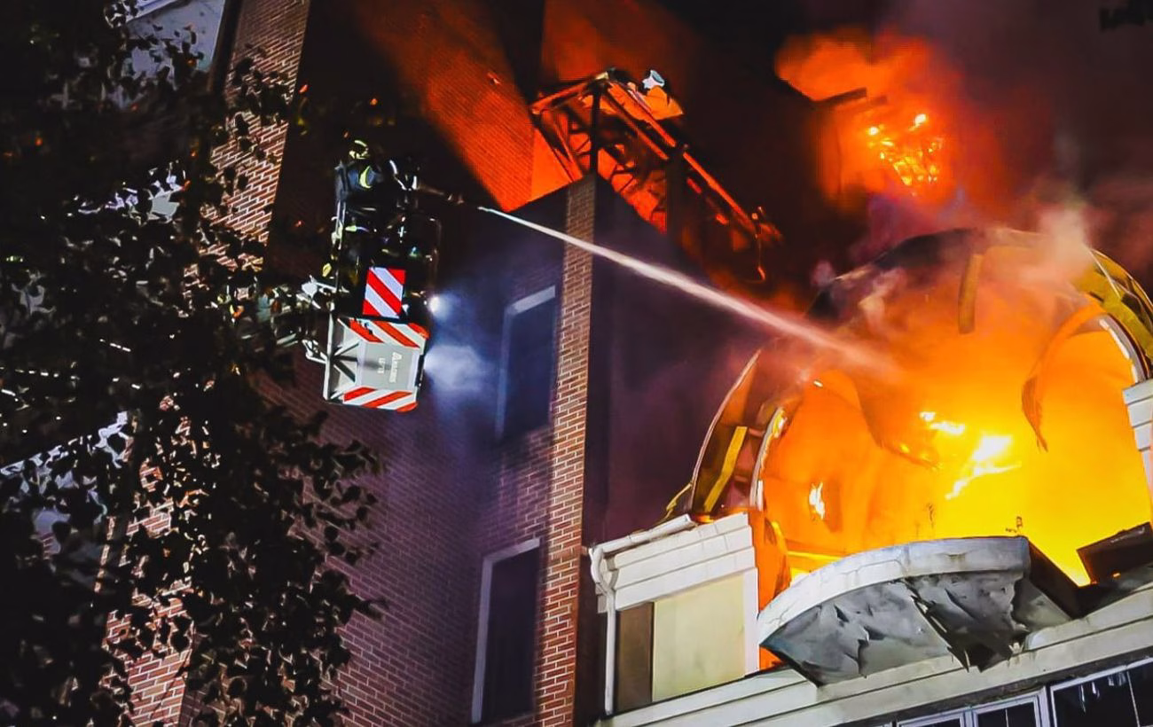 Атака РФ "Шахедами" на Харків та околиці: пошкоджені житлові будівлі та машини