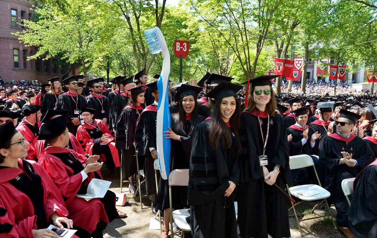 Гарварду дали зелене світло: іноземні студенти знову можуть подавати документи до суду в США.