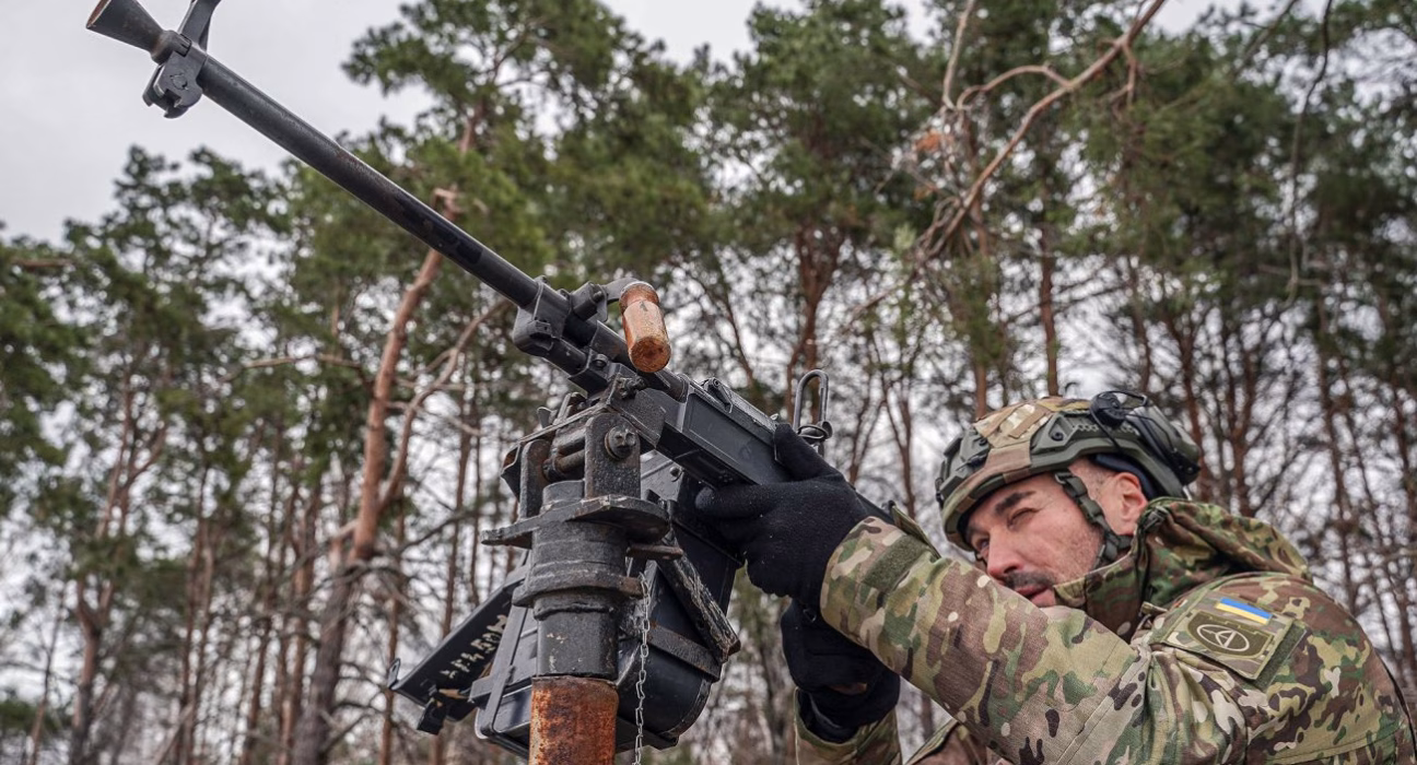 Російська армія завдала масованого удару по Україні: сотні дронів і три типи ракет, ППО відбила 90% загроз.