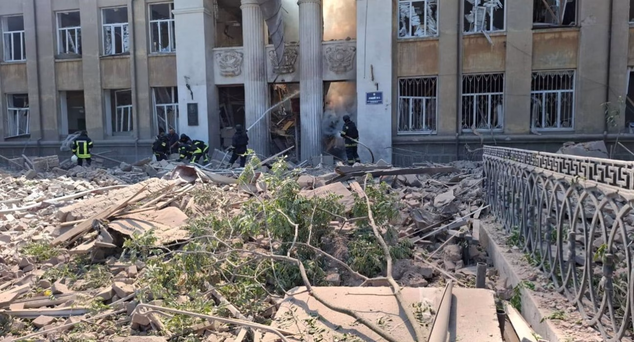 РФ завдала удару балістикою, знищивши ліцей у Білгород-Дністровському, - Зеленський