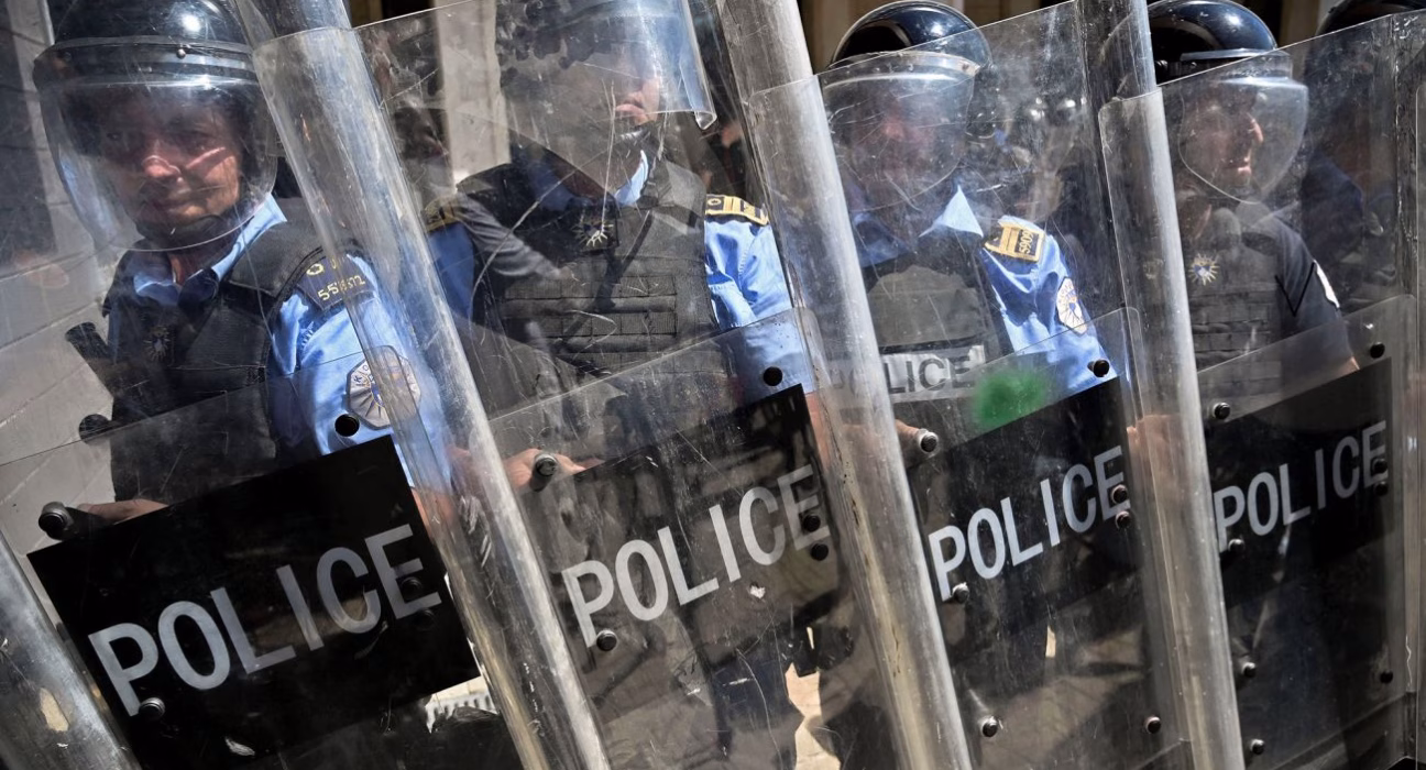 Арешти та запобігання державному перевороту: кризова ситуація в Сербії