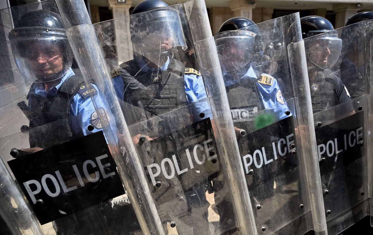 Арешти та запобігання державному перевороту: кризова ситуація в Сербії