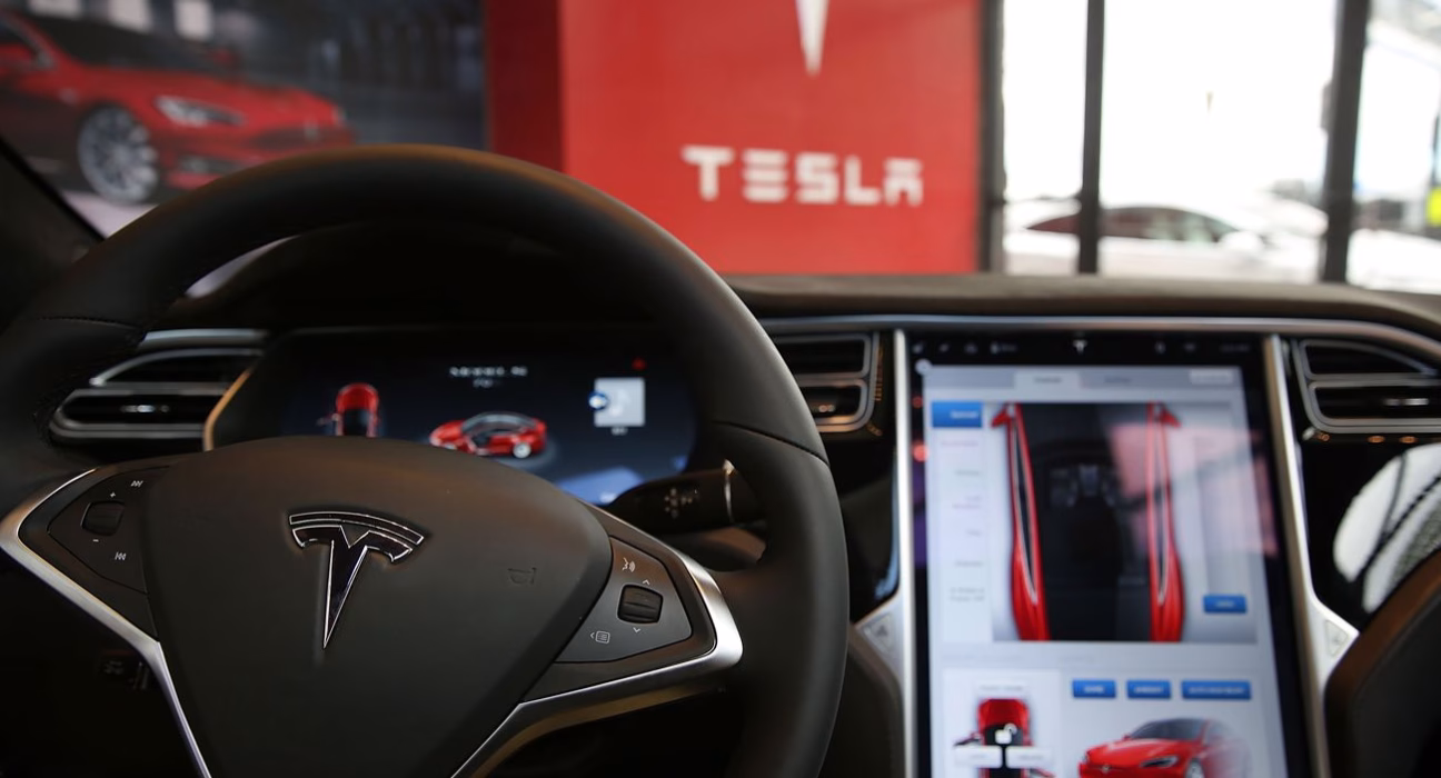 Tesla вперше доставила автомобіль до будинку клієнта без водія.