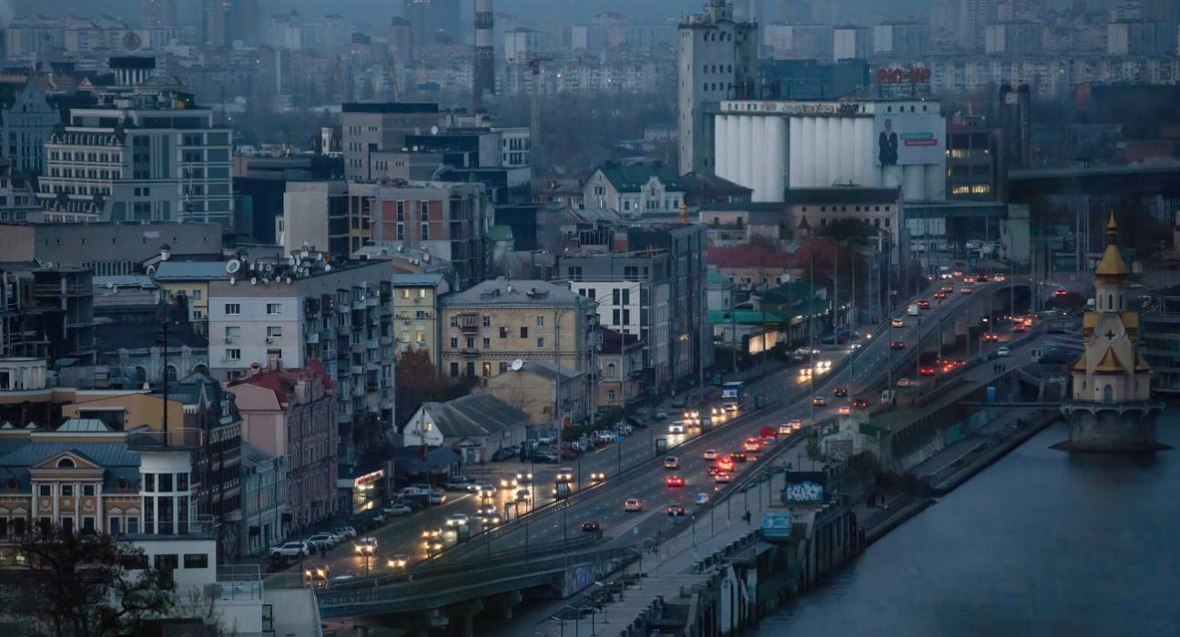 Зверніть увагу: зміни в транспортній мережі Києва та актуальні маршрути на тлі закриття вулиць (карта)