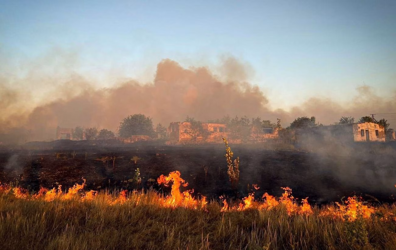 Полум’я охопило Миколаївську область: понад 50 займань знищили будинки та господарства.
