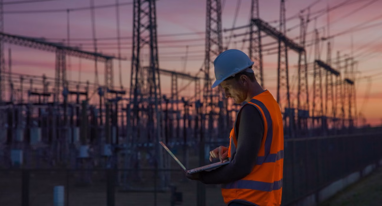 Негода на заході України знеструмила понад 150 населених пунктів у трьох регіонах.