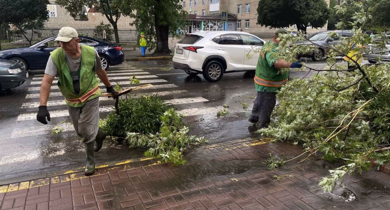 Буря в Павлограді: Град і Злива Перетворили Місто на Озеро