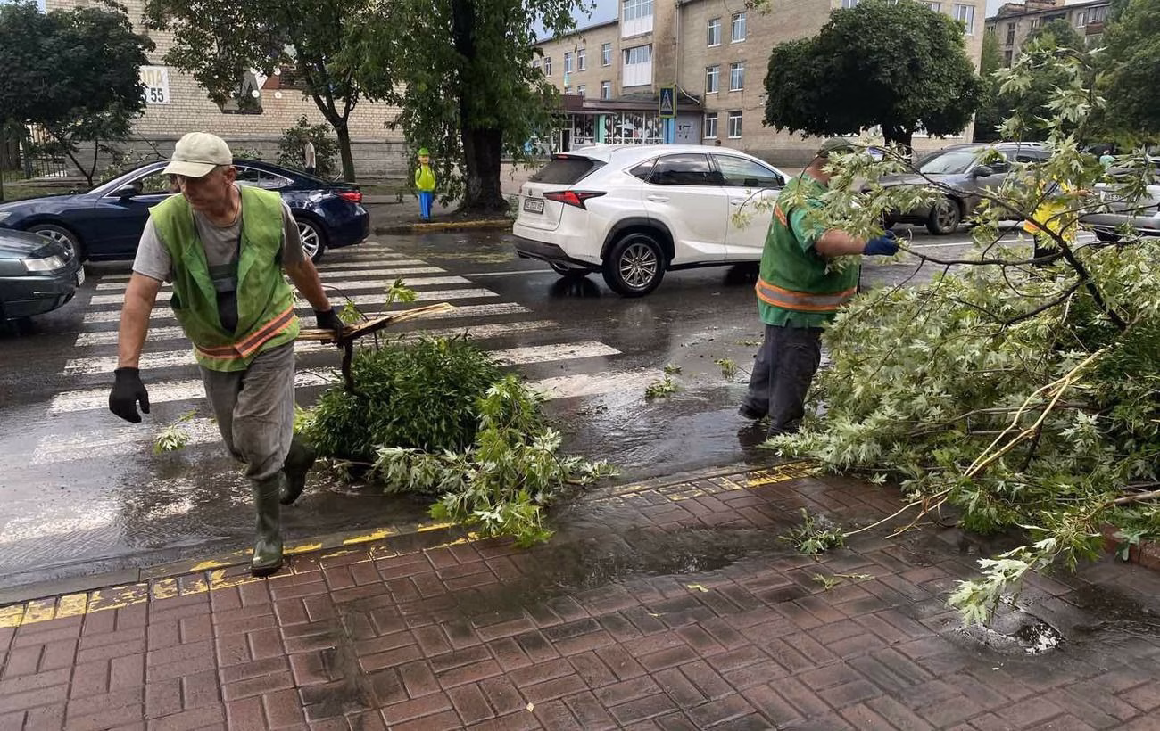 Буря в Павлограді: Град і Злива Перетворили Місто на Озеро