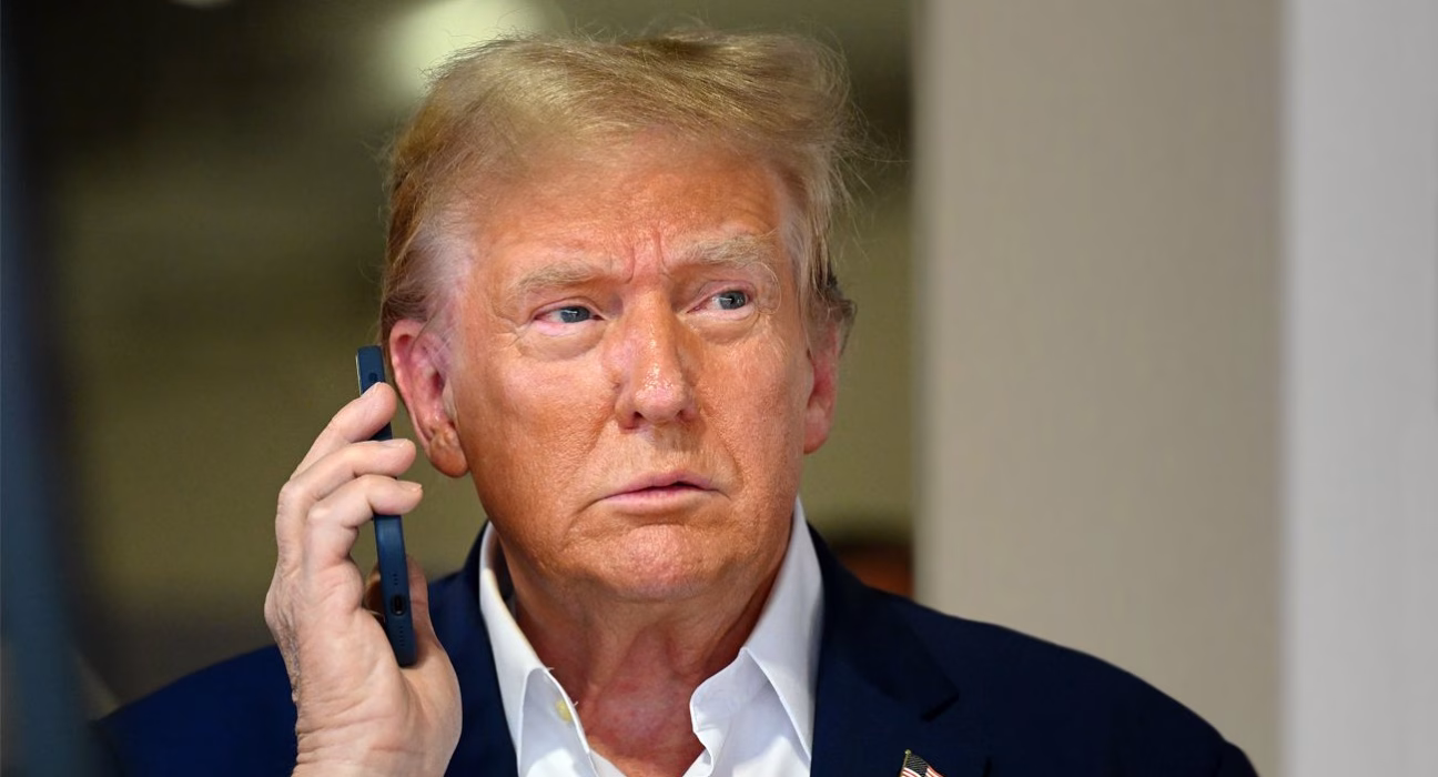 Затримання біля резиденції Трампа: жінка зі зброєю та "екстреним повідомленням"