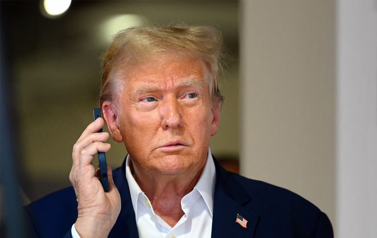 Затримання біля резиденції Трампа: жінка зі зброєю та "екстреним повідомленням"