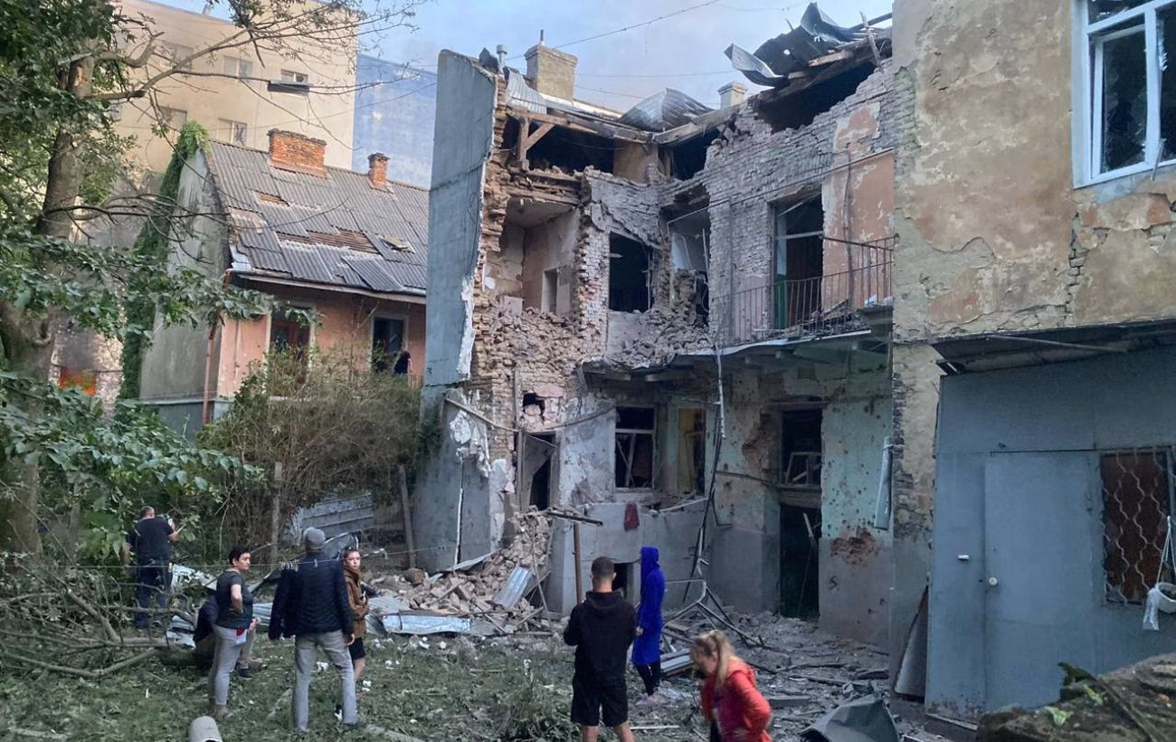 Жахливий наліт на Львів: постраждалі діти, зруйновані будинки та бізнеси.