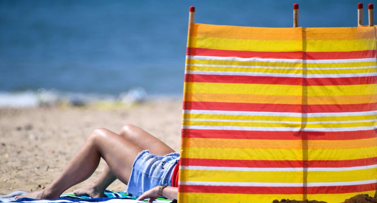 У Румунії на переповненому пляжі знайшли можливий фрагмент дрона (фото)