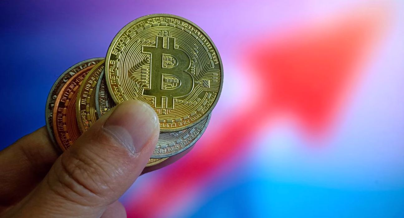 Біткоїн досяг безпрецедентного піку вартості