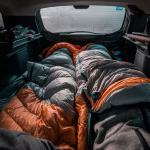 Архивный шик: Сумская восхищает в корсете цвета золота на подиуме