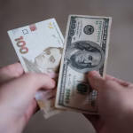 Злотий впав відносно гривні.