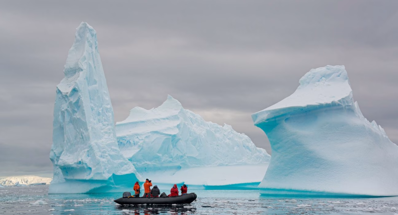 Досліджуйте життя серед пінгвінів та айсбергів: Українцям відкривають двері на "Академік Вернадський"