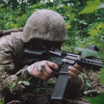 “Привіт, я вдома”: Вакарчук заспівав з військовим про полон, повернення і непоборну тишу