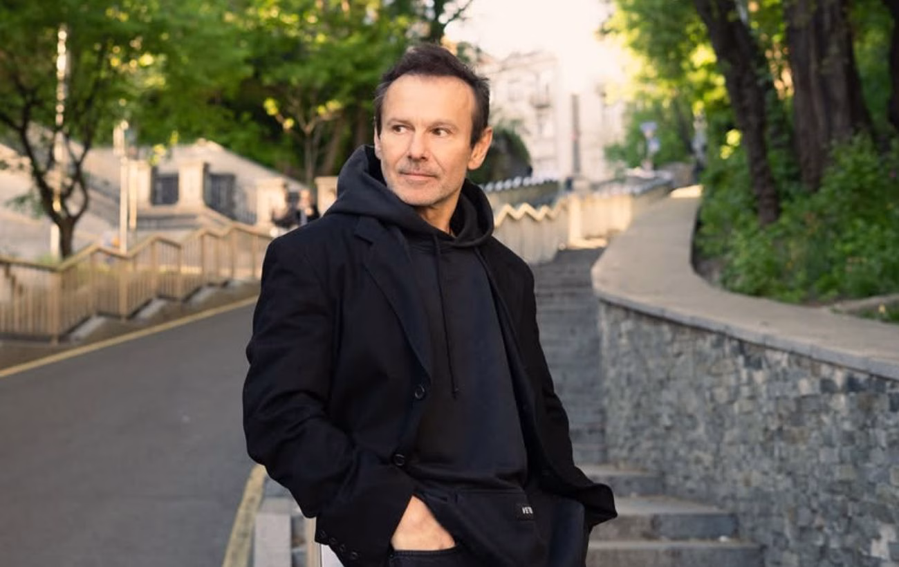 "Привіт, я вдома": Вакарчук заспівав з військовим про полон, повернення і непоборну тишу