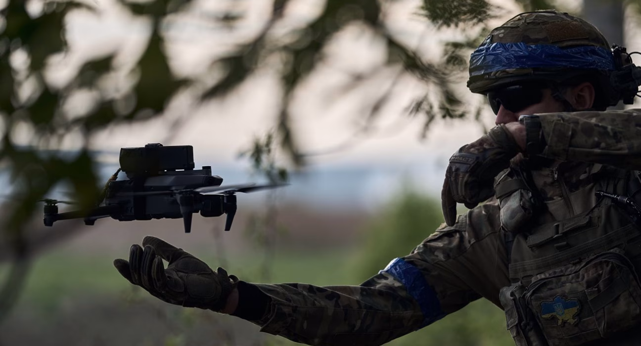 Безпілотники захопили ворожий ЗРК "Стріла-10" у Донецькій області (відео)