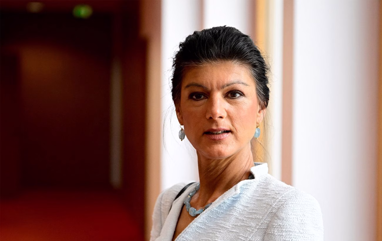 Німецькі політики вимагають стеження за партією, пов'язаною з "подругою Путіна"