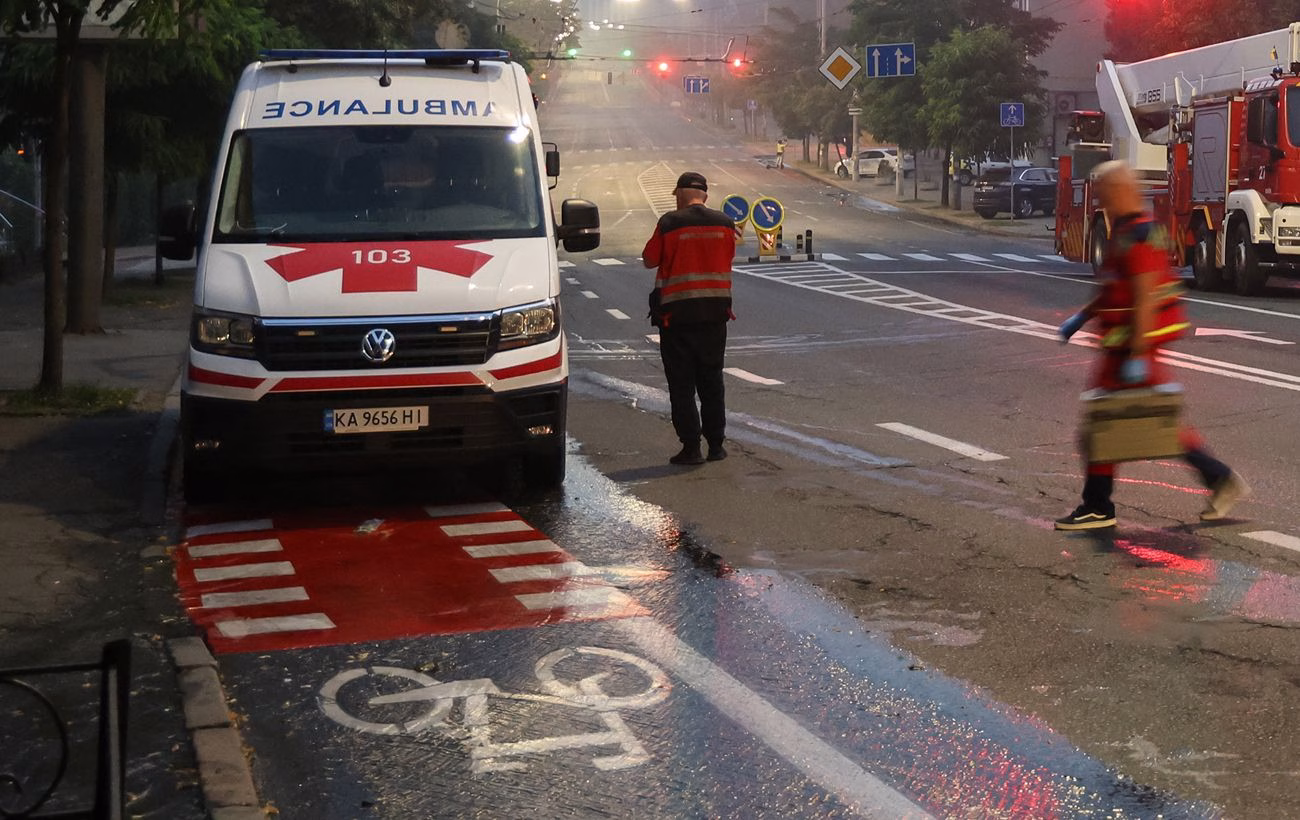 Атака дронів: постраждалі в двох районах Києва