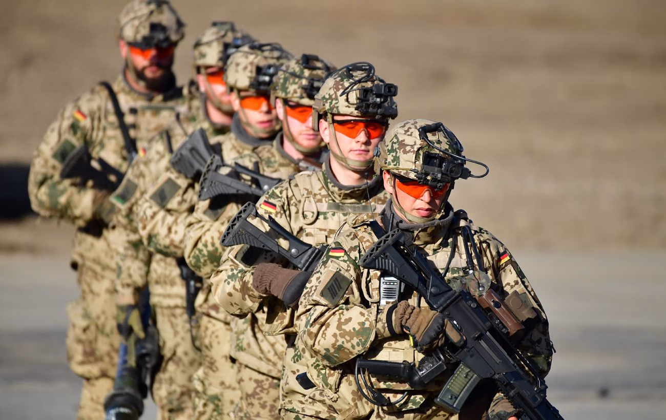 Німеччина мобілізує жінок і пенсіонерів за кермо вантажівок у відповідь на загрозу з боку Путіна.