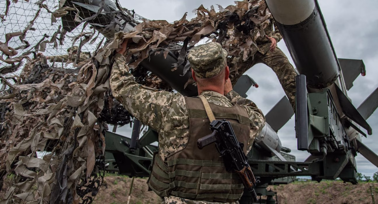 ЗСУ стійко обороняються під градом авіаударів і дронів на всіх фронтах: де напруження на піку